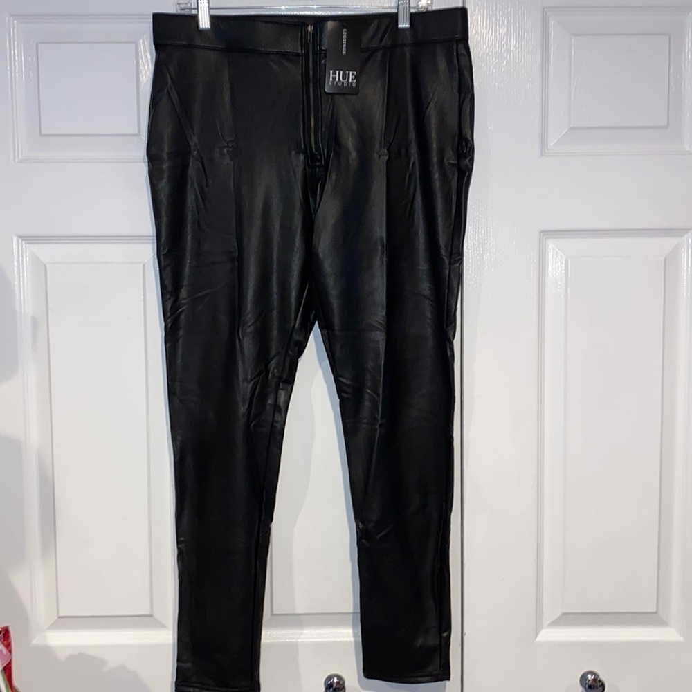 Hue size xl black faux leather zip front mod rose pants nwt